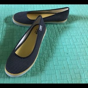Ladies Keds’s slip on. Navy polka dot w/ yellow